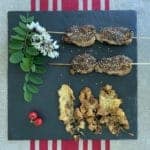 Brochettes de magret des Landes aux graines de sésame et beignets de fleur d’acacia