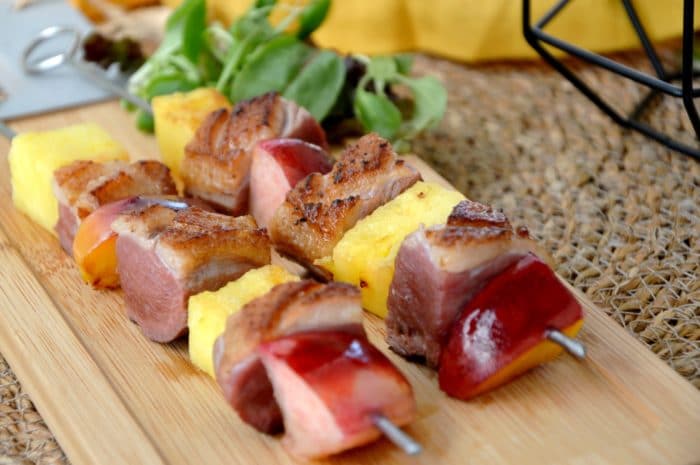 7B406-Brochette-de-magret-de-canard-fermier-aux-fruits-dété-©Qualité