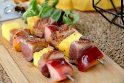 Brochette de magret de canard aux fruits d'été