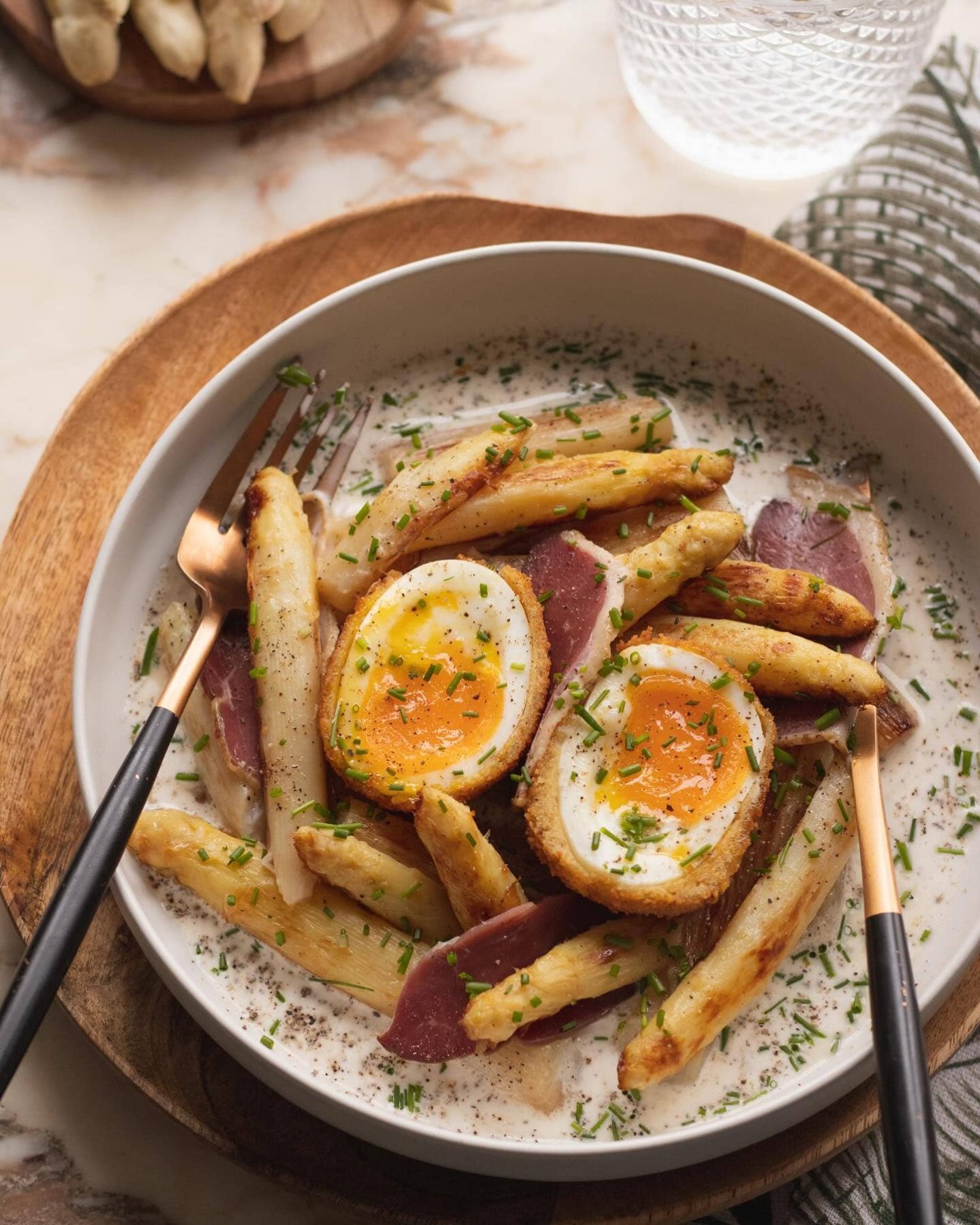 Entrée : Magret séché œuf mollet et asperges Entrée : Magret séché œuf mollet et asperges
