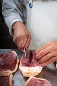 Incision des magrets de Canard