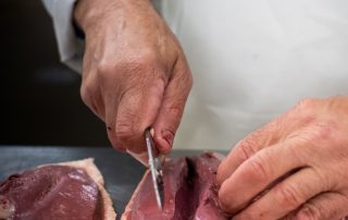 Incision des magrets de Canard